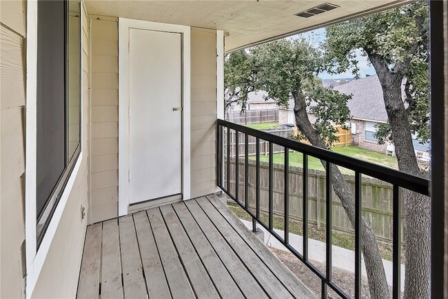 Building Photo - 1901 Holleman Dr W