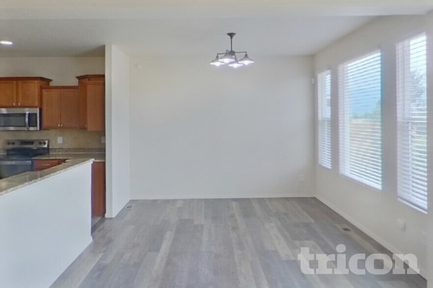 Building Photo - 5425 Barnstormers Ave