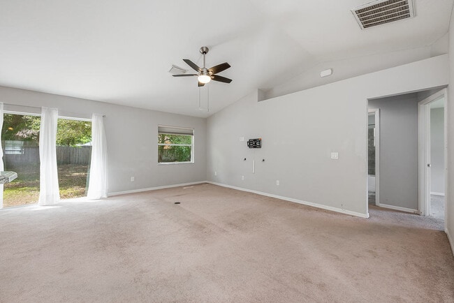 Building Photo - 304 Woods Landing Dr