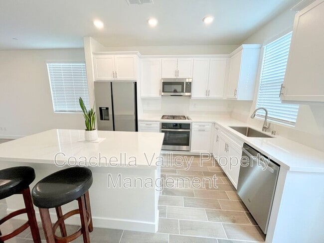 Building Photo - 41168 Emory Ln