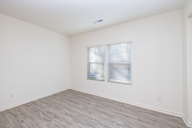 Building Photo - 109 Gaelic Dr