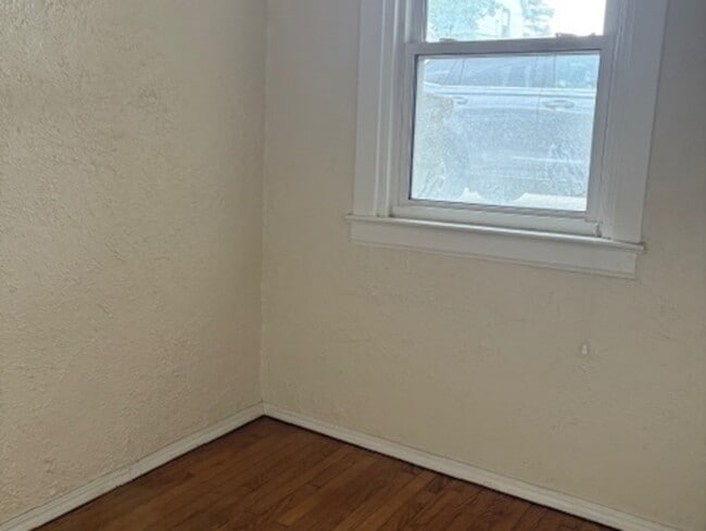 Building Photo - 847 Hannah Ave