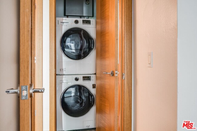 Building Photo - 4612 Park Granada