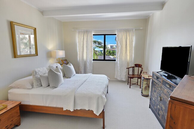 Building Photo - 250 S Ocean Blvd