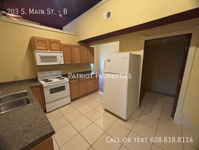 Primary Photo - 1 bedroom/ 1 bath apartment in Jefferson, WI