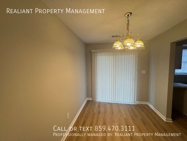 Building Photo - 425 Lenney Dr