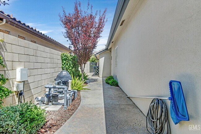 Building Photo - Brighton Estates Luxury 4-Bedroom Home with Pool, Office, Outdoor Kitchen & Paid Solar – Saves Ov...