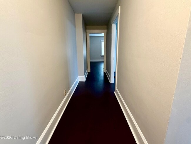 Building Photo - 2013 E Oak St