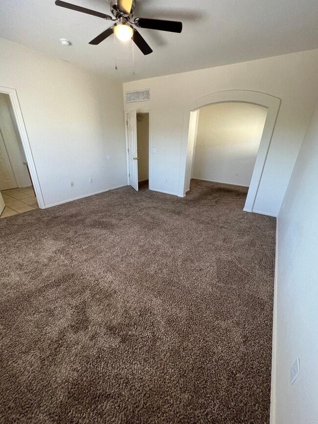 Building Photo - HOUSE FOR RENT