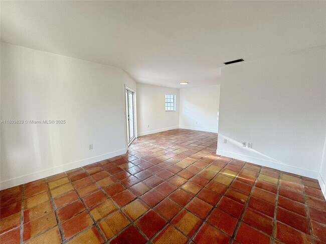 Building Photo - 2918 Bird Ave