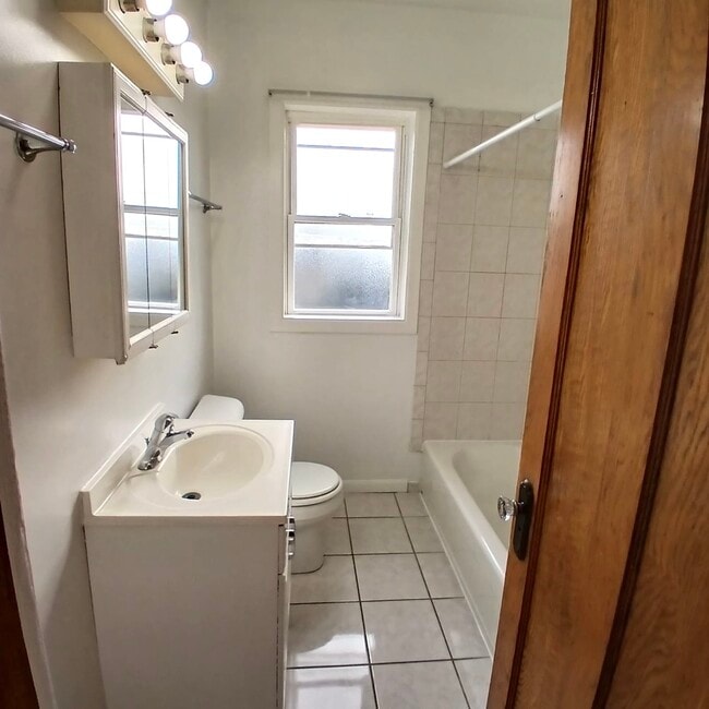 Building Photo - 5041 W Dickens Ave