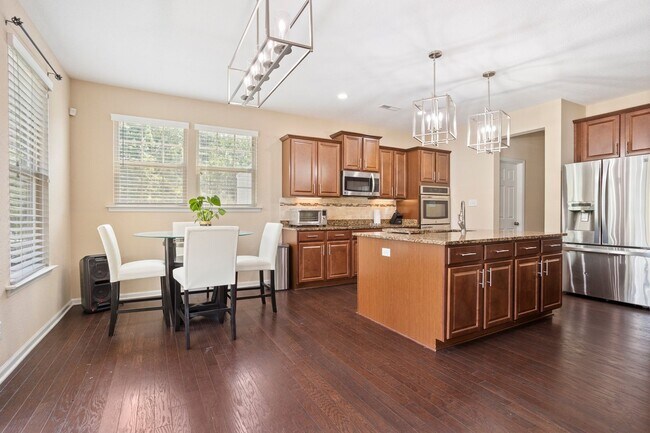Building Photo - Beautiful 4 Bed 2.5 Bath