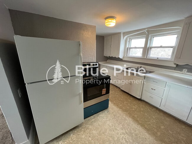 Building Photo - 236 W Young St