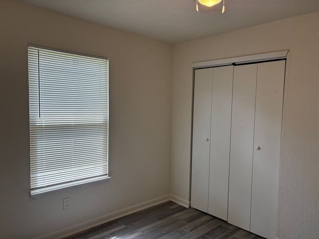 Building Photo - 3 Bedroom 2 Bath