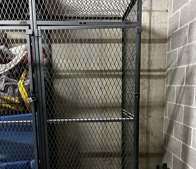 Building Photo - 873 N Larrabee St