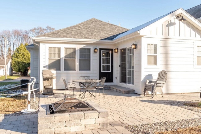 Building Photo - 122 Williams St