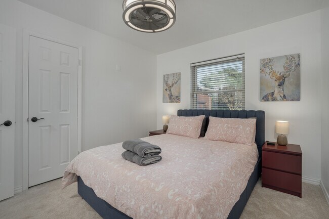 Building Photo - 7809 Claremont Dr