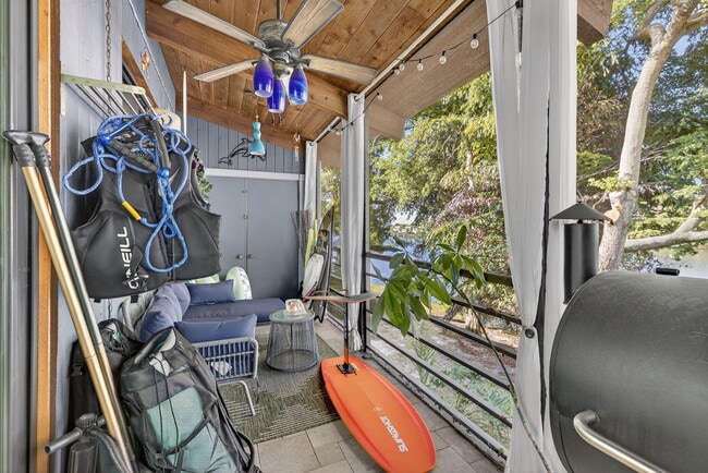 Building Photo - 4491 Crystal Lake Dr