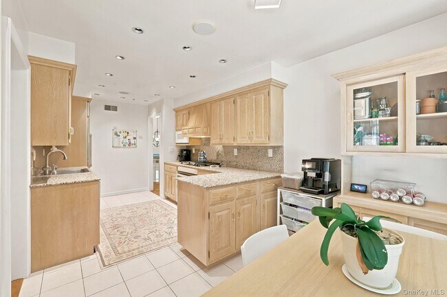 Building Photo - 80 Hickory Hill Dr