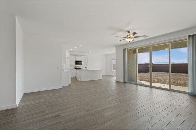 Building Photo - 12437 W Old Farm Dr