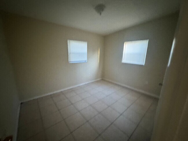 Building Photo - 3-2 House