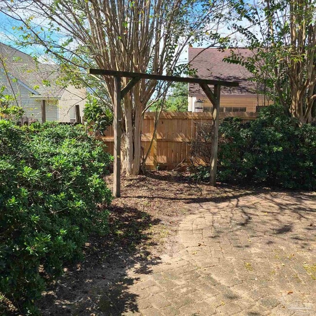 Building Photo - 325 Mirabelle Dr