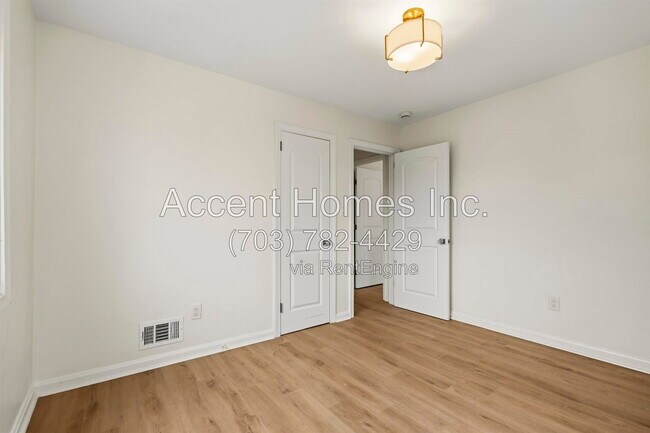 Building Photo - 2310 Riverview Terrace