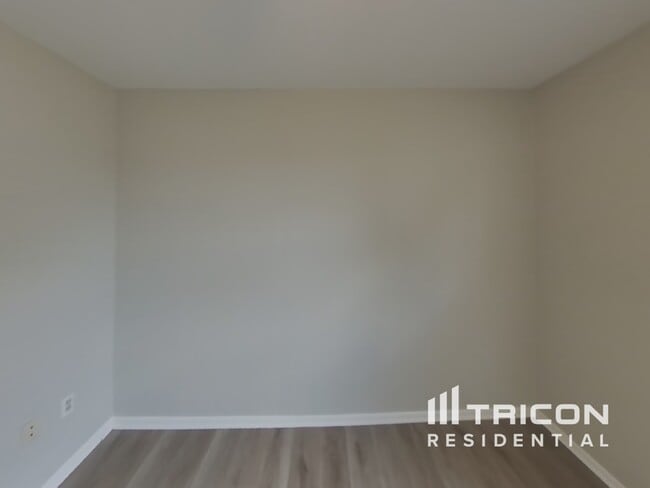 Building Photo - 3253 Farragut Ct