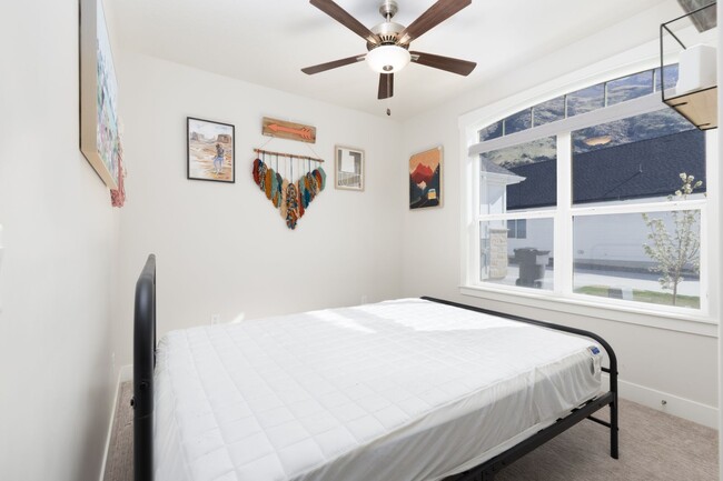 Building Photo - **Charming Home in Provo, UT 84401 – Avail...