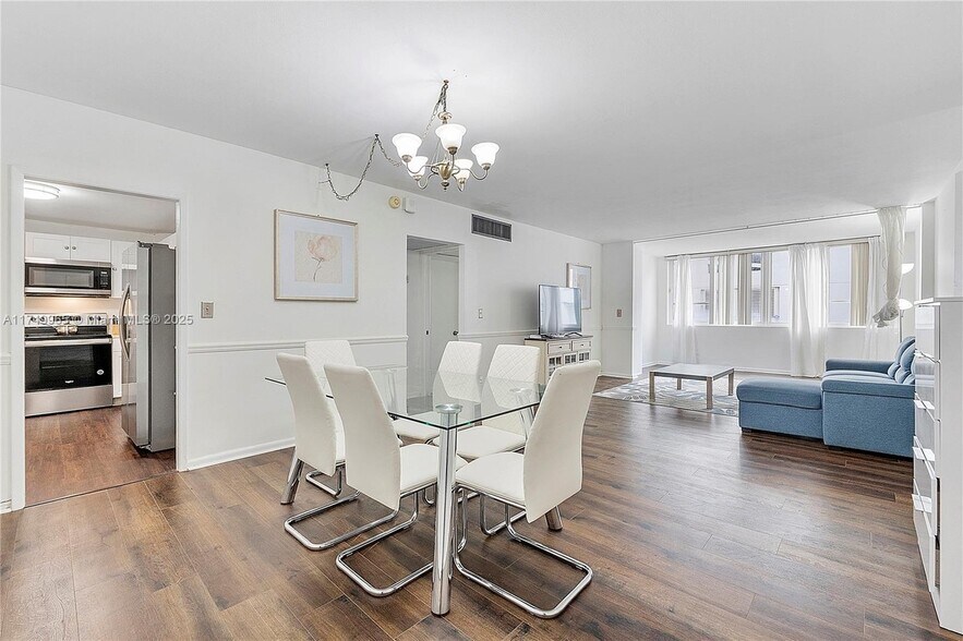 living / dining area - 5005 Collins Ave