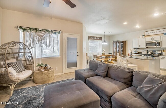 Building Photo - 12581 Blue Heron Dr