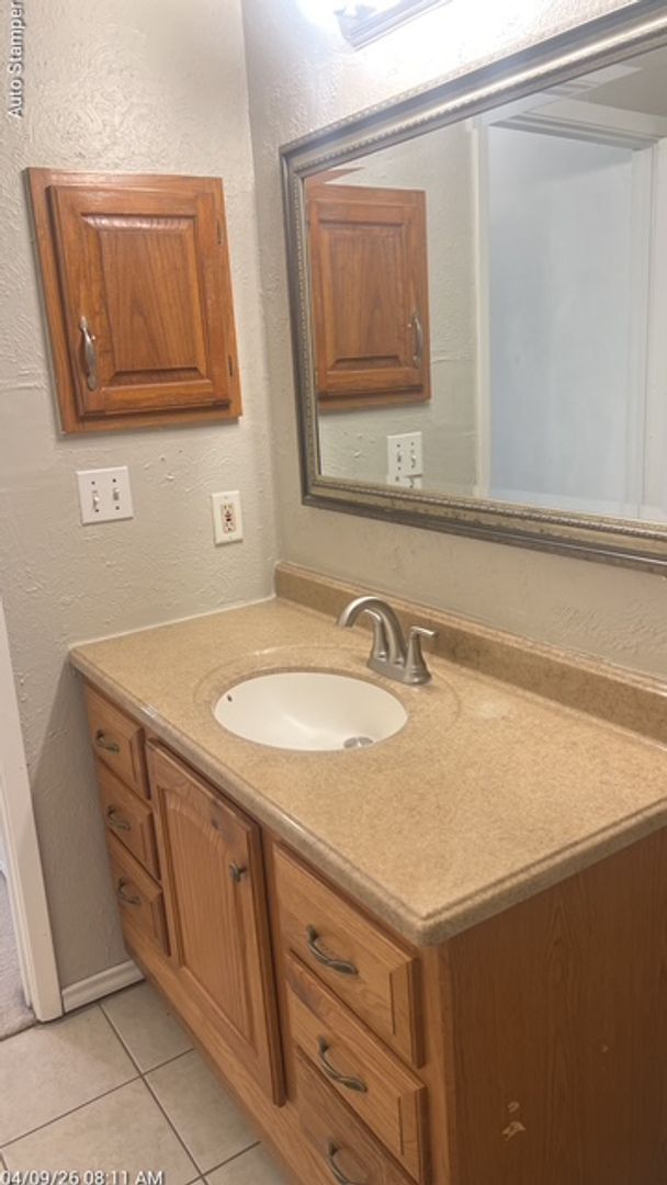 Building Photo - 501 Lantana Dr