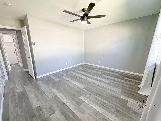 Building Photo - Available Now! 3 Bedroom, 2 Bathroom in Prime Bentonville Location, w/ Garage and Fenced-in Backy...