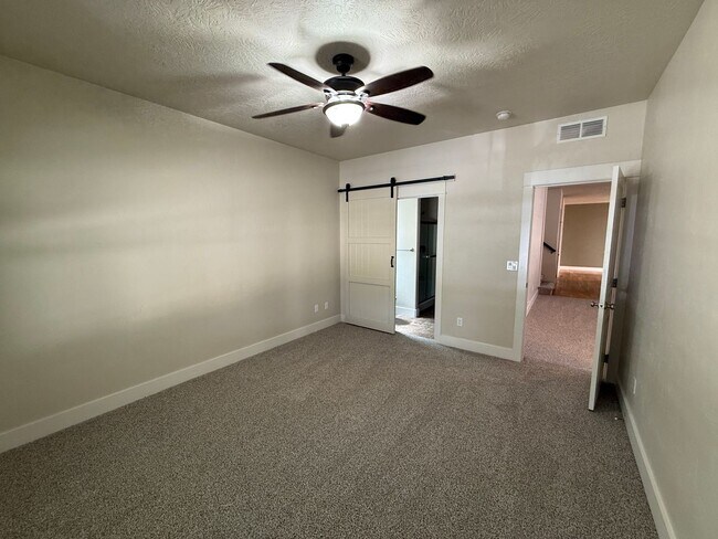 Building Photo - Spacious 3 Bedroom Home with Main-Level Primary Suite in Greenbriar Commons
