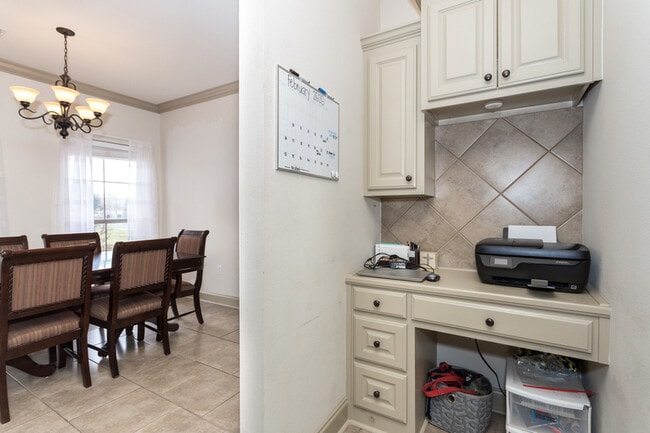 Building Photo - 735 Fall Creek Dr