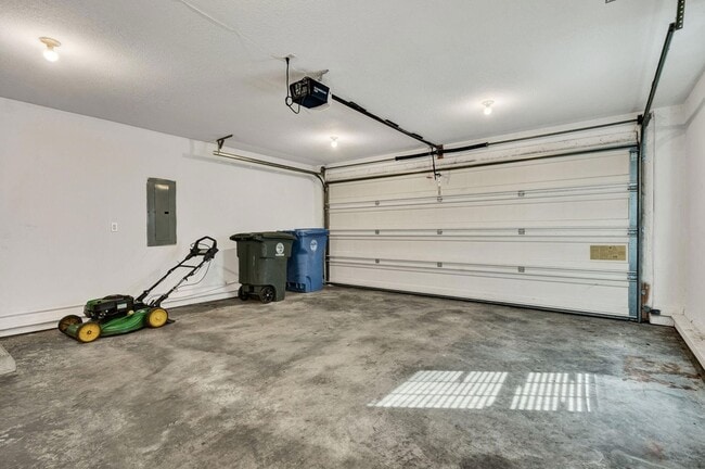 Building Photo - 3064 Igou Crossing Dr