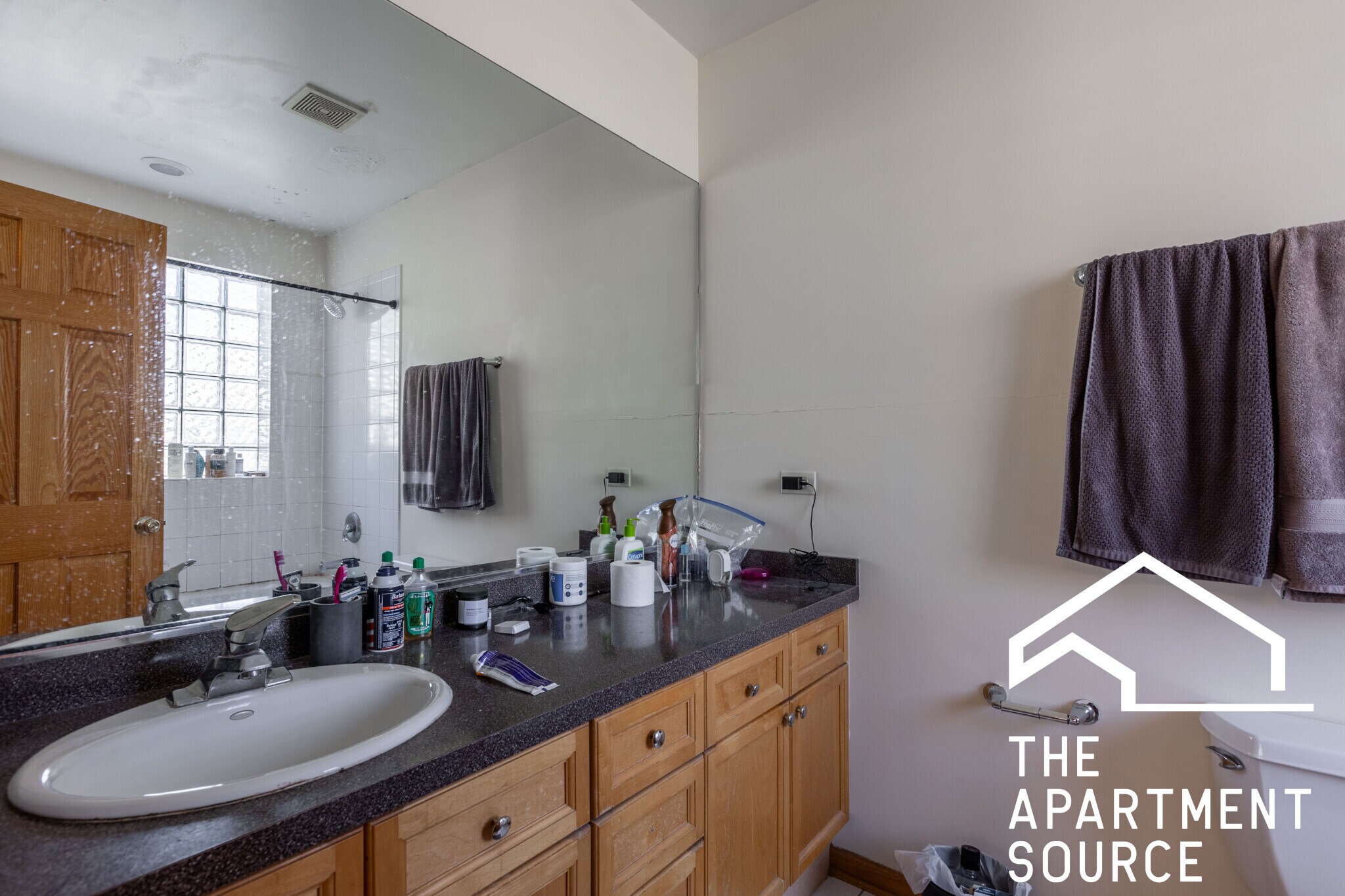 Building Photo - 2743 N Southport Ave