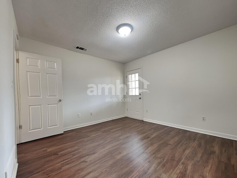 Building Photo - 245 Brookstone Cove