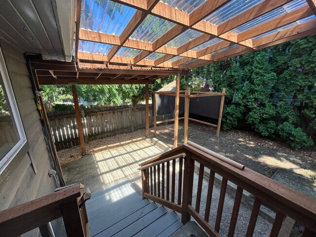 Building Photo - Fabulous NE Portland 2 bedroom 2 bathroom ...