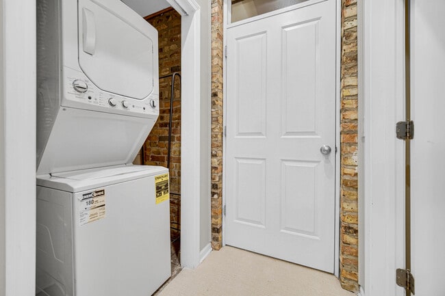 Building Photo - 1424 W Grand Ave