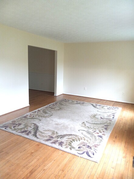 Living room - 6146 Franconia Station Ln