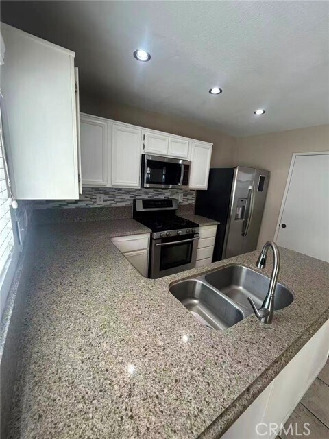 Building Photo - 15865 Flamingo Dr
