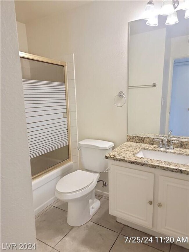 Building Photo - FANTASTIC SINGLE-STORY TOWNHOME JUST MINUT...