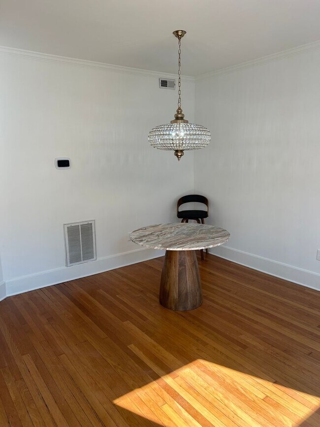 Building Photo - Greenville, 1BD/1BD, 894SF