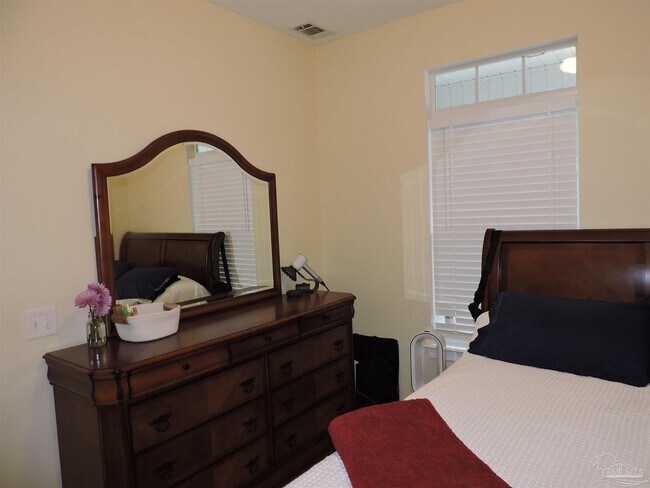 Building Photo - 1531 N 12th Ave