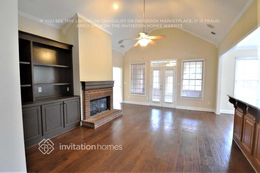 Building Photo - 9207 Golfview Cir