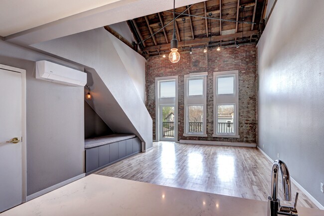 Building Photo - 2711 Welton St
