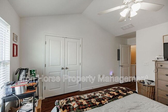 Building Photo - 1035 Barnett Shoals Rd