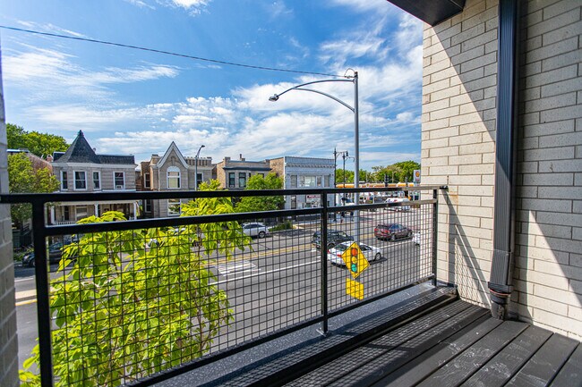 Building Photo - 4747 N Ashland Ave