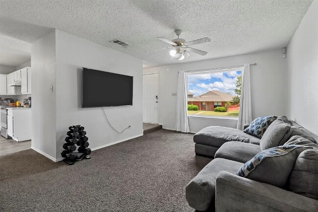 Building Photo - 12714 Hilltop Dr